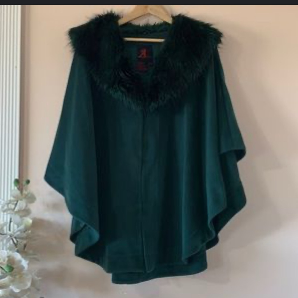 Elegant Green Faux Fur Women's poncho